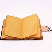 Įkelti vaizdą į galerijos rodinį, Odinė užrašinė su sendintais lapais ir 7 čakrų simbolika 3865