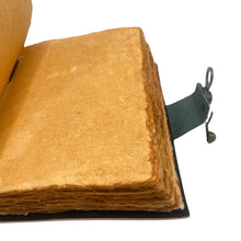 Įkelti vaizdą į galerijos rodinį, Odine uzrasin su nupiestu Buda 18X13 cm atverta2