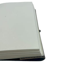 Įkelti vaizdą į galerijos rodinį, Uzrasu_knygute_odiniu_virseliu_lapai