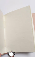 Įkelti vaizdą į galerijos rodinį, Odinė užrašinė, vyšninės spalvos, su mandalos elementais, 17X13 cm, 200 psl., S praeitiesvejai